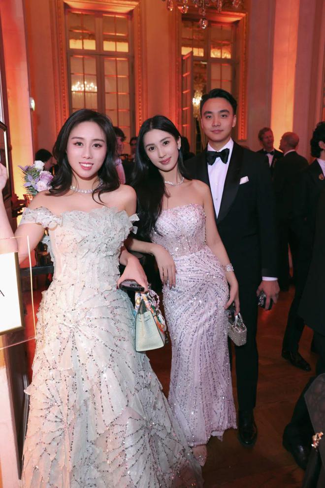 张艺谋任达华女儿亮相巴黎名媛舞会这里正迎来更多中国面孔(图16)