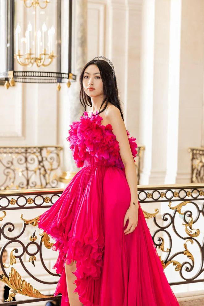 张艺谋任达华女儿亮相巴黎名媛舞会这里正迎来更多中国面孔(图6)