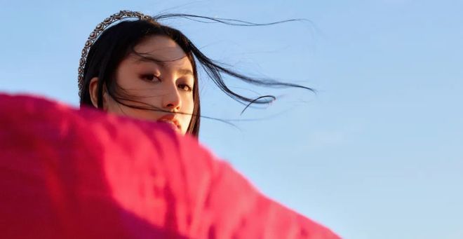 张艺谋任达华女儿亮相巴黎名媛舞会这里正迎来更多中国面孔(图10)