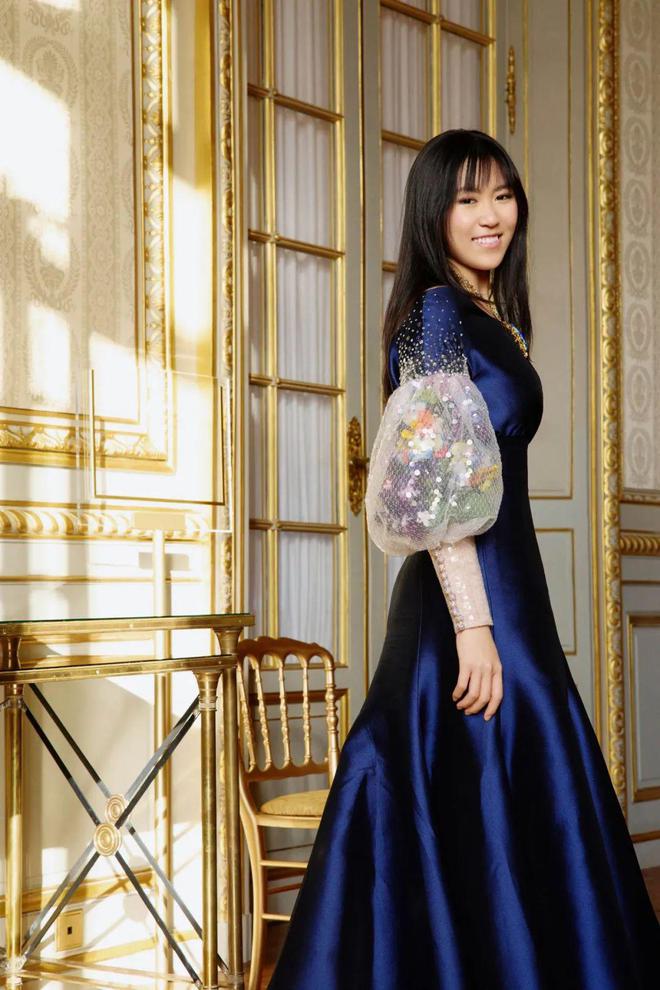 张艺谋任达华女儿亮相巴黎名媛舞会这里正迎来更多中国面孔(图12)