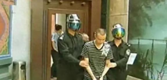 大学生药家鑫被判死刑临死想捐出眼角膜父亲：你把罪恶都带走(图1)