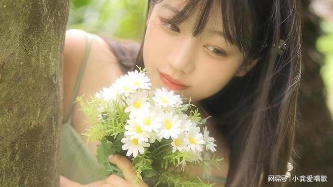 宋芊芊谢遇白宋芊芊谢遇白--掏出手机点开递给苏允柚(图2)