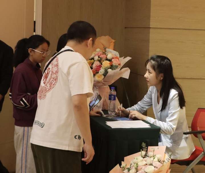 “从沈阳走向世界舞台的青年钢琴家”王舒仪专辑签售会圆满举行(图3)
