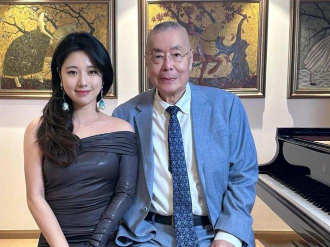 85岁刘诗昆结婚照首曝光47岁爱妻孙颖庆生自曝20岁冻卵(图1)