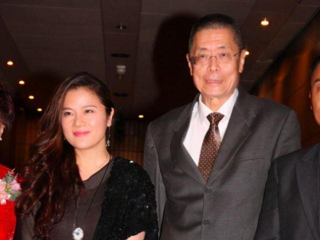85岁刘诗昆结婚照首曝光47岁爱妻孙颖庆生自曝20岁冻卵(图3)