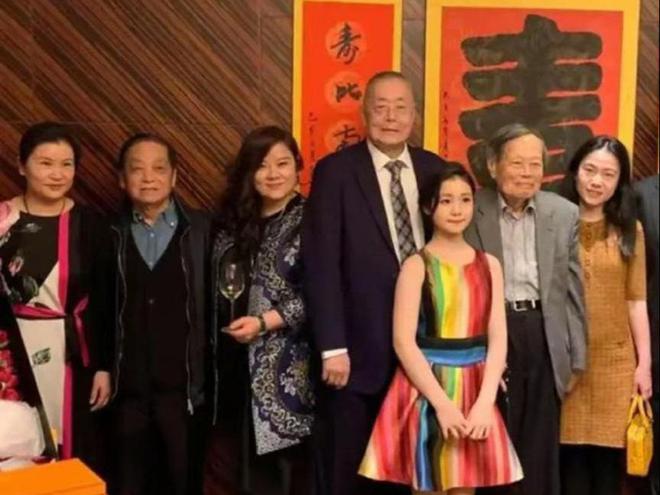 85岁刘诗昆结婚照首曝光47岁爱妻孙颖庆生自曝20岁冻卵(图2)