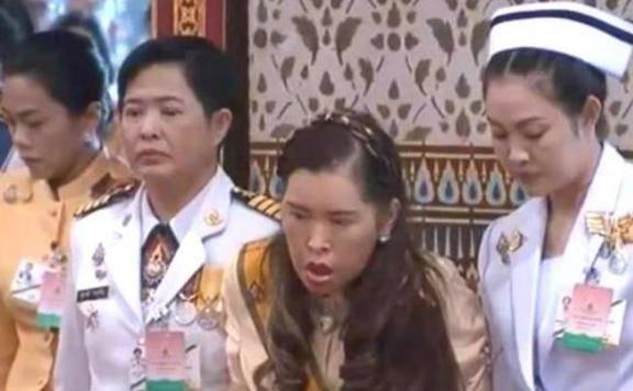 泰国最美的公主古筝10级热爱华夏文化瘫痪后坐轮椅坚持工作(图5)