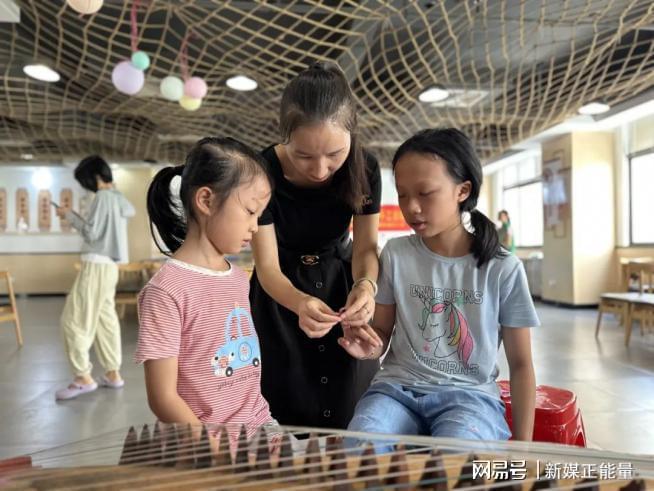 龙华区盐灶社区开展“古筝悠悠润童心与乐童行悦成长”古筝活动(图2)