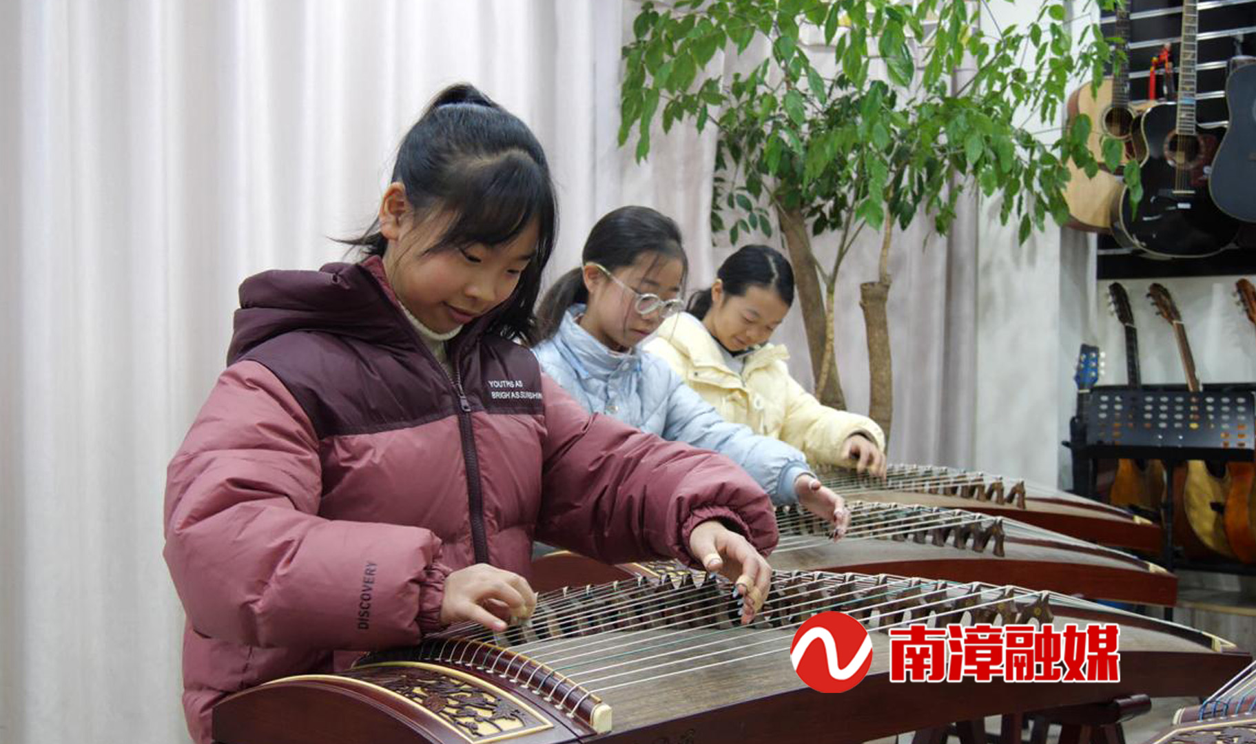 【我要上春晚】少儿春晚热潮涌“古筝萌娃”备战忙(图3)