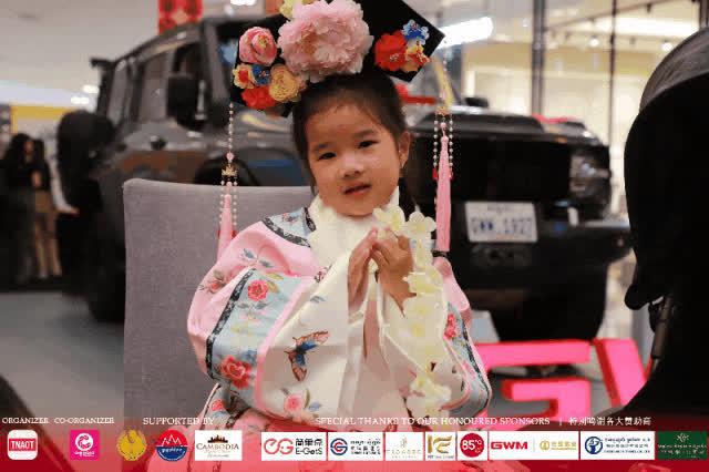 柬埔寨民众“沉浸式”体验中国文化!游园会架起文化交流桥梁!(图1)