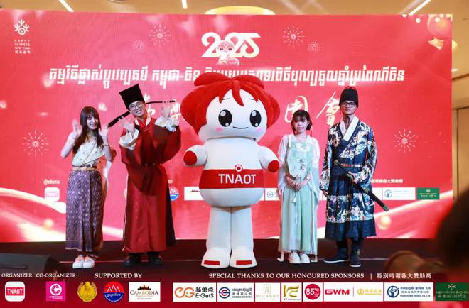 柬埔寨民众“沉浸式”体验中国文化!游园会架起文化交流桥梁!(图2)