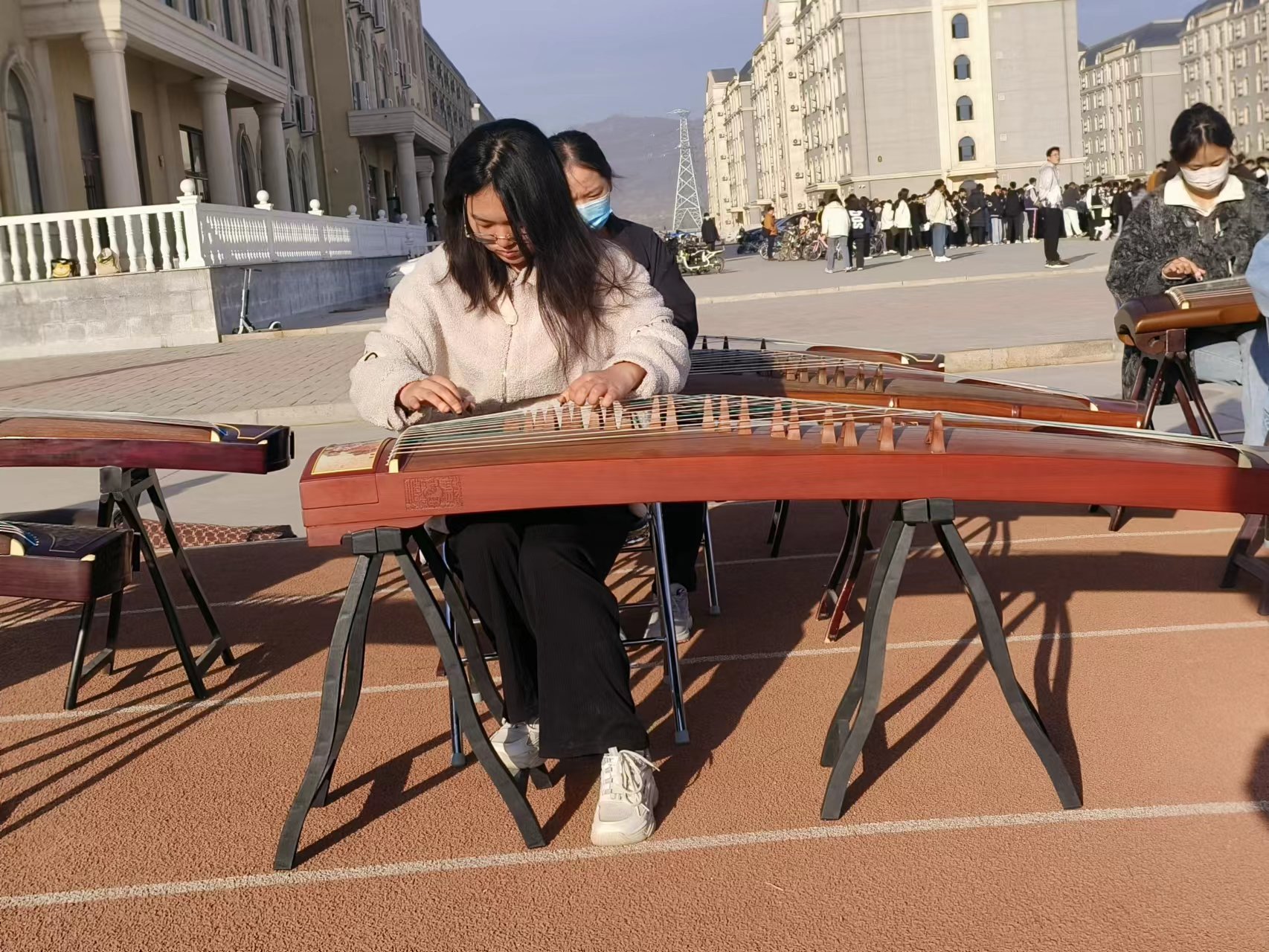 悠悠古筝灼灼其弹(图2)