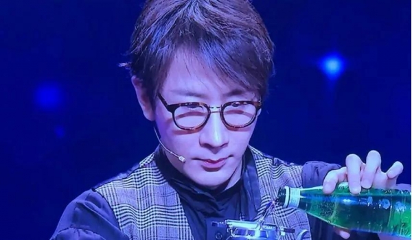 回顾：48岁刘谦确诊癌症停工后发愁一年300万的房租38岁妻子养家(图8)