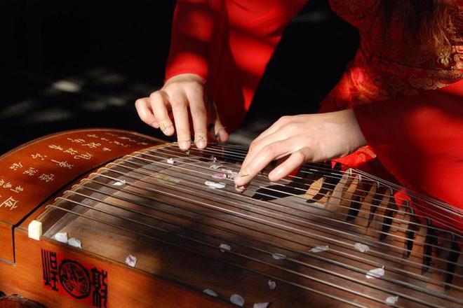 古筝演奏渔舟唱晚时十个手指在和潮水“赛跑”吗？(图2)