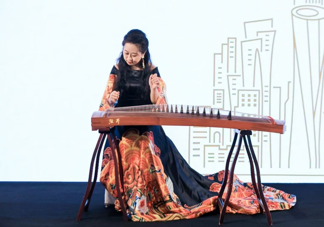 青年古筝演奏家任江林亮相国际文化交流舞台(图2)