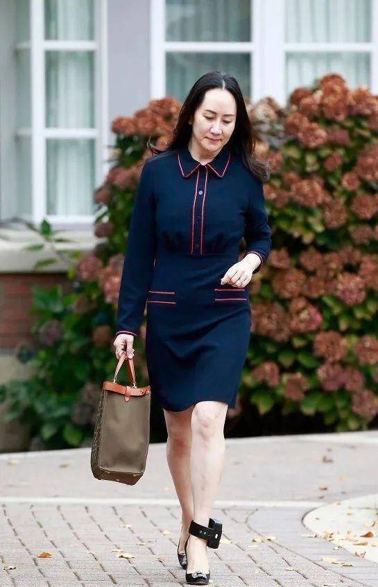 同是任正非的基因孟军和姚凌的女儿一对比一个天上一个地下(图17)