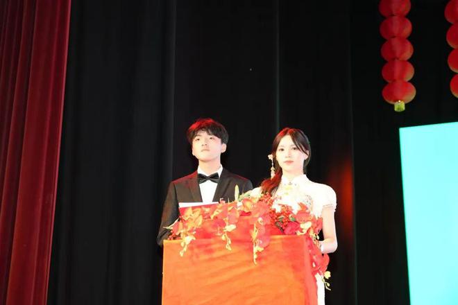 灵蛇舞动庆新春弘扬文化看中华——意大利罗马中华语言学校2025年春晚暨18周年庆活动圆满落幕(图2)