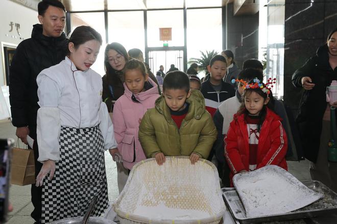 孔子博物馆里闹元宵乐享传统中国节(图4)