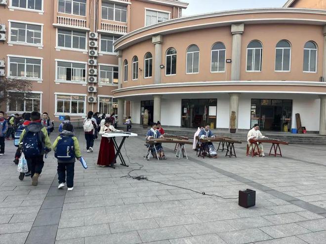 “金蛇拓福”迎开学传统文化赋能学生欢乐成长(图3)