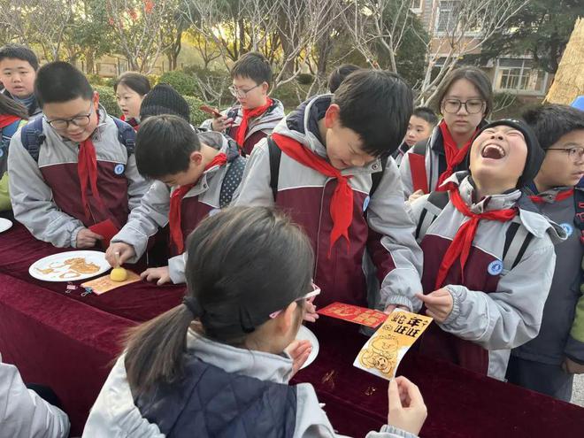 “金蛇拓福”迎开学传统文化赋能学生欢乐成长(图2)