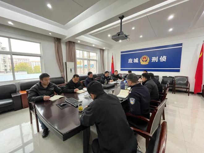 大到古筝、小到烟灰缸孝感一男子戴上头套啥都偷(图1)