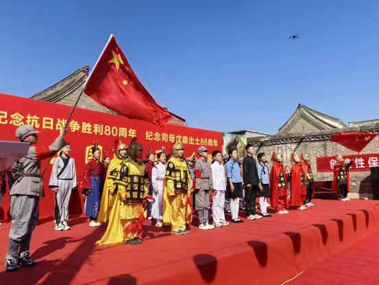 河南安阳万人签名纪念“国宝”司母戊鼎出土86周年(图3)