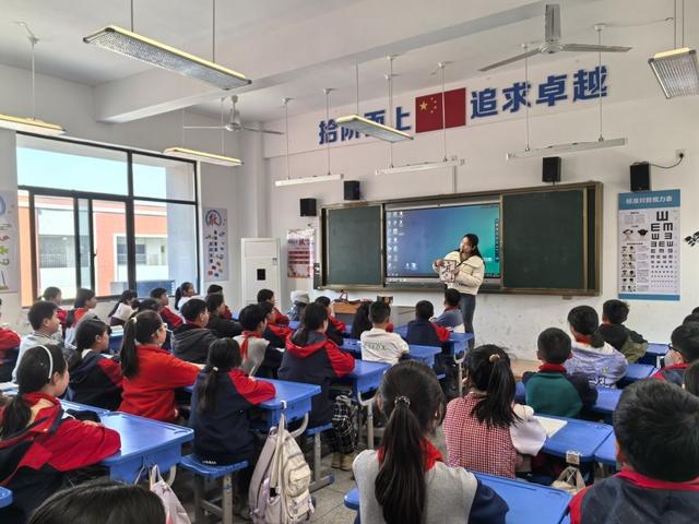 传承非遗薪火点亮青春校园——安徽师范大学附属亳芜小学举办“非遗文化进校园”主题活动(图3)