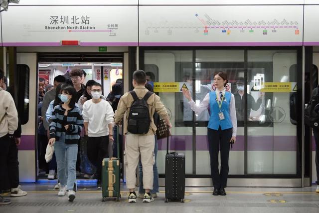深圳北站人人人人人有人称凌晨“排不到车”！最新情况(图2)