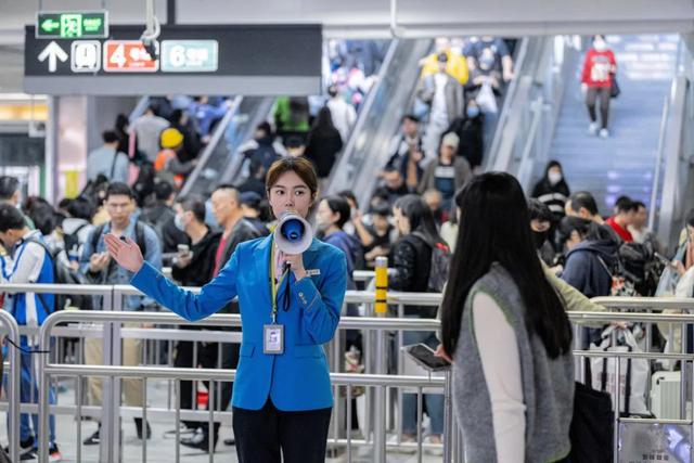 深圳北站人人人人人有人称凌晨“排不到车”！最新情况(图1)