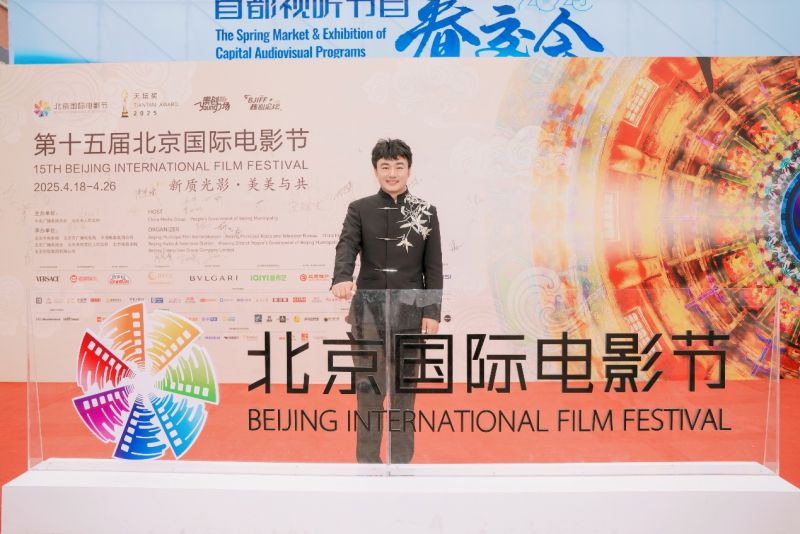 青年古筝演奏家王玗航亮相北京国际电影节艺术盛典尽显东方雅韵(图1)