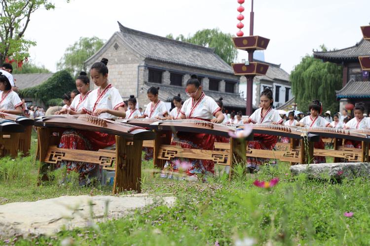 一年四季“泉”在济南“百人百筝”公益活动在济南古城百花洲启幕_泉城新闻_大众网(图3)