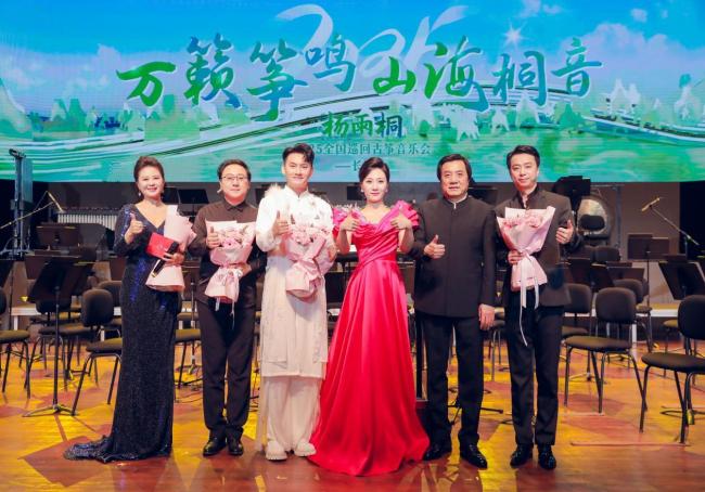 《万籁筝鸣山海桐音》杨雨桐2025全国巡回古筝音乐会——长沙站演出圆满落幕：科技赋能传统弦音绘就山海诗篇(图1)