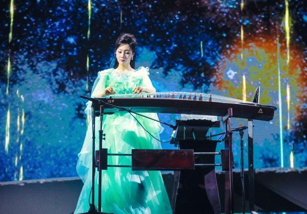 《万籁筝鸣山海桐音》杨雨桐2025全国巡回古筝音乐会——长沙站演出圆满落幕：科技赋能传统弦音绘就山海诗篇(图2)