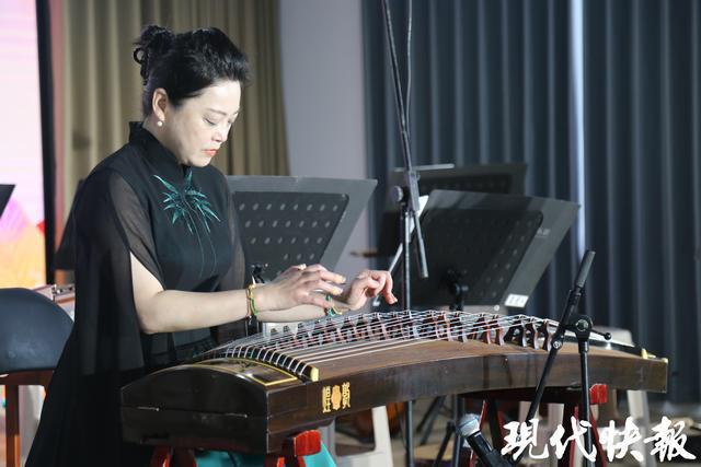 民乐悠扬书香浓郁这趟“茉莉花开”文艺直通车让连云港的春天更浪漫(图3)