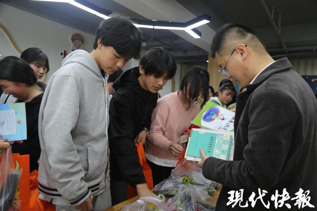 民乐悠扬书香浓郁这趟“茉莉花开”文艺直通车让连云港的春天更浪漫(图5)