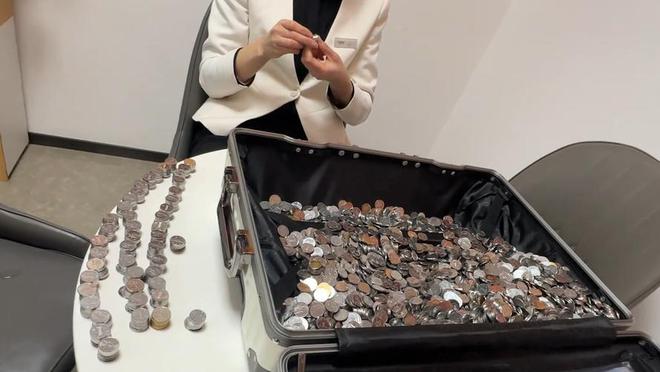 浙江女子家中现金无处存放！重达四吨网友：这钱山能把房子压塌(图11)