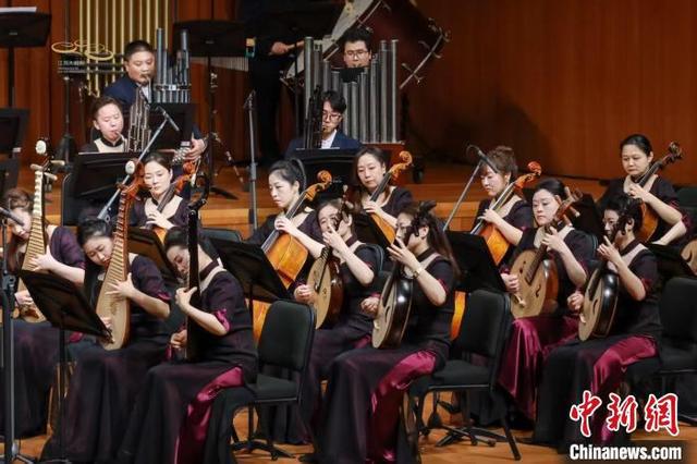 民族交响诗音乐会重构《春江花月夜》的古今对话(图2)
