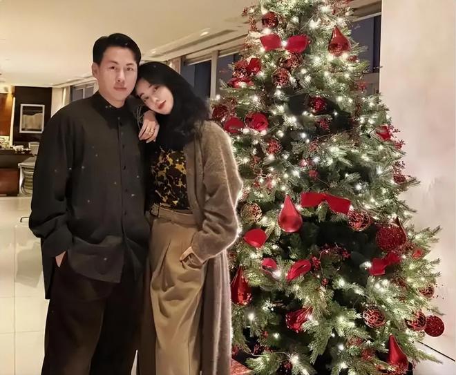 曝光！封杀6年后范冰冰身边亲密男人身份被扒已不离不弃20年(图2)