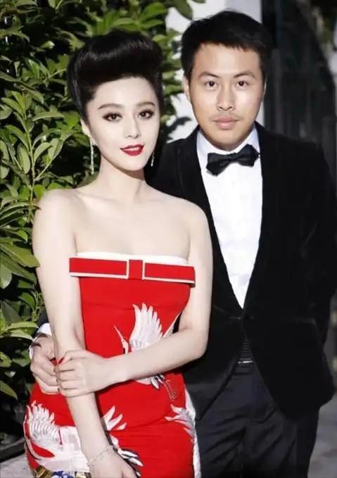 曝光！封杀6年后范冰冰身边亲密男人身份被扒已不离不弃20年(图10)