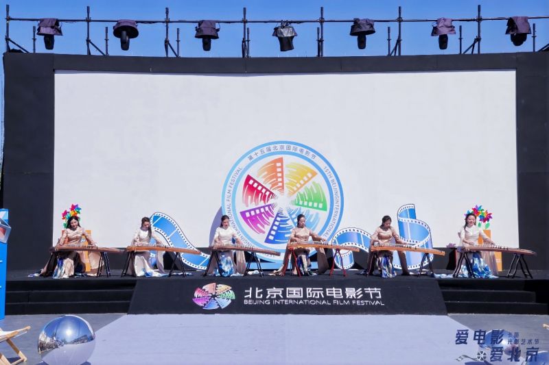 罗梦媛携民乐天籁亮相北京国际电影节艺术盛典：以筝为笔绘就东方美学新篇章(图2)