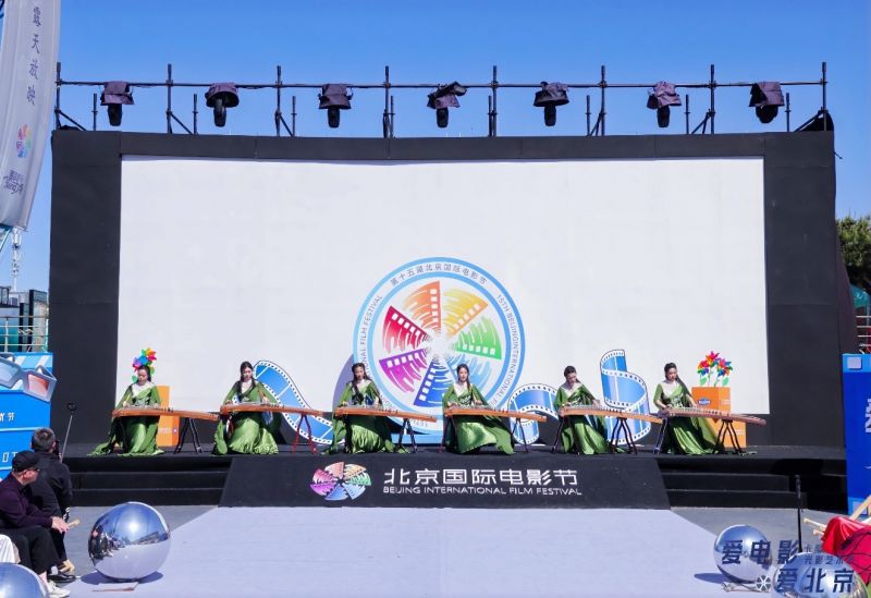 罗梦媛携民乐天籁亮相北京国际电影节艺术盛典：以筝为笔绘就东方美学新篇章(图3)