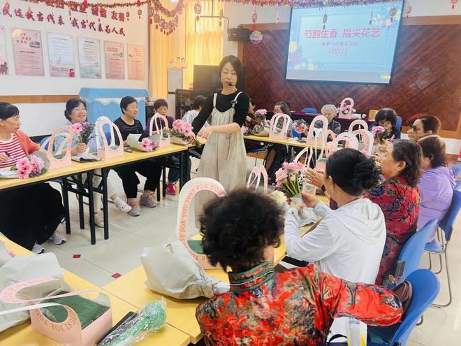 用鲜花的“语言”传递“大爱”的涵义(图2)
