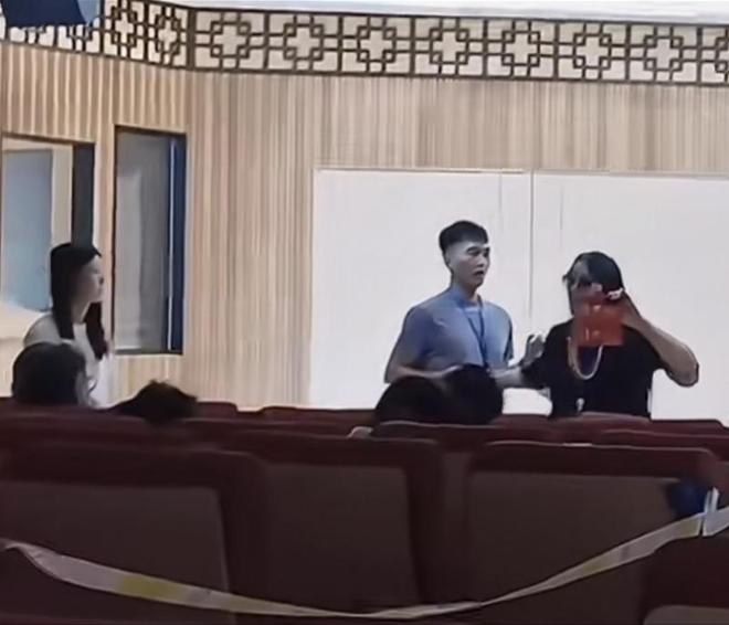 风波中的“孔雀杯”:一场赛事引发的专业性与透明度平衡之问(图1)