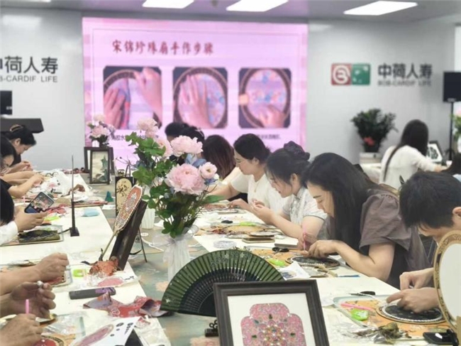 中荷人寿大连分公司蜜丝会：宋锦珍珠扇里邂逅东方美学(图4)