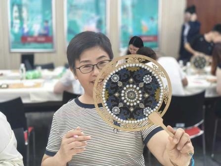 中荷人寿大连分公司蜜丝会：宋锦珍珠扇里邂逅东方美学(图3)