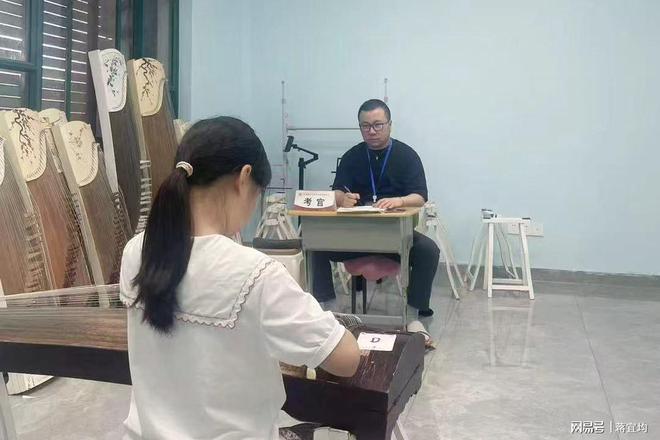 古筝名家蒋周健赴盐城执考助力社会艺术水平考级工作(图1)