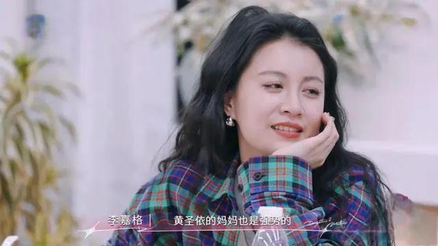 黄圣依好惨一女的(图7)