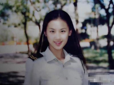 黄圣依好惨一女的(图6)