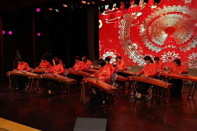 从课堂到舞台！他们用才艺诠释“不老人生”(图2)