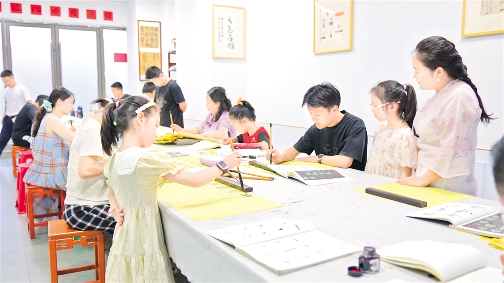 文化“夜雨”润心田-安康新闻网(图1)